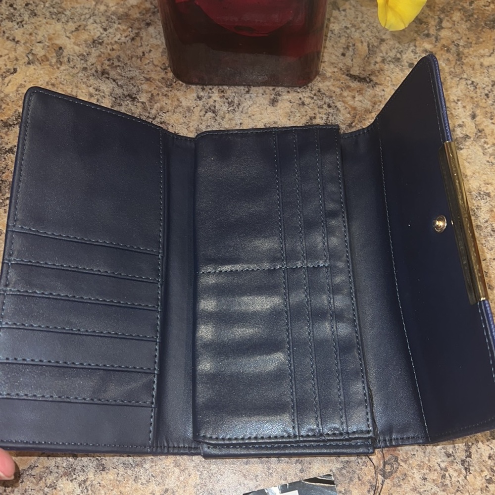 BCBG Wallet NWT - Picture 5 of 7